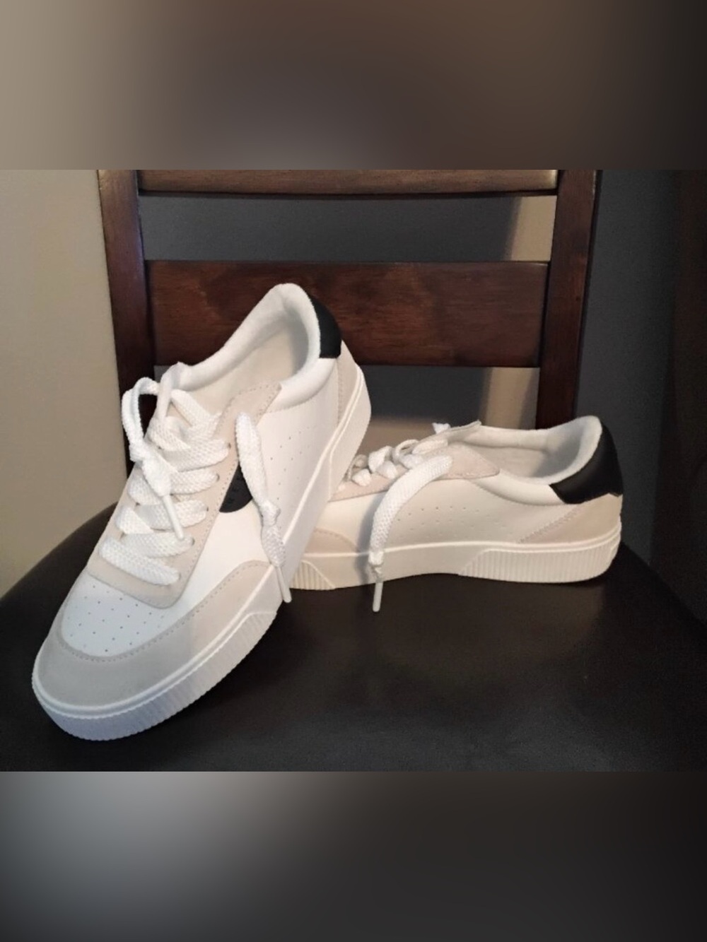Reef White and Black Low-Top Sneakers